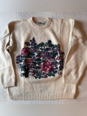 Northern Reflections Floral Sweater, Cream Purple Colors. Cotton Wool Blend Sz M
